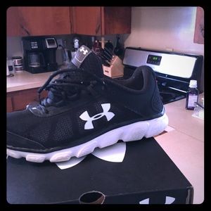 Women’s under armour tennis shoes